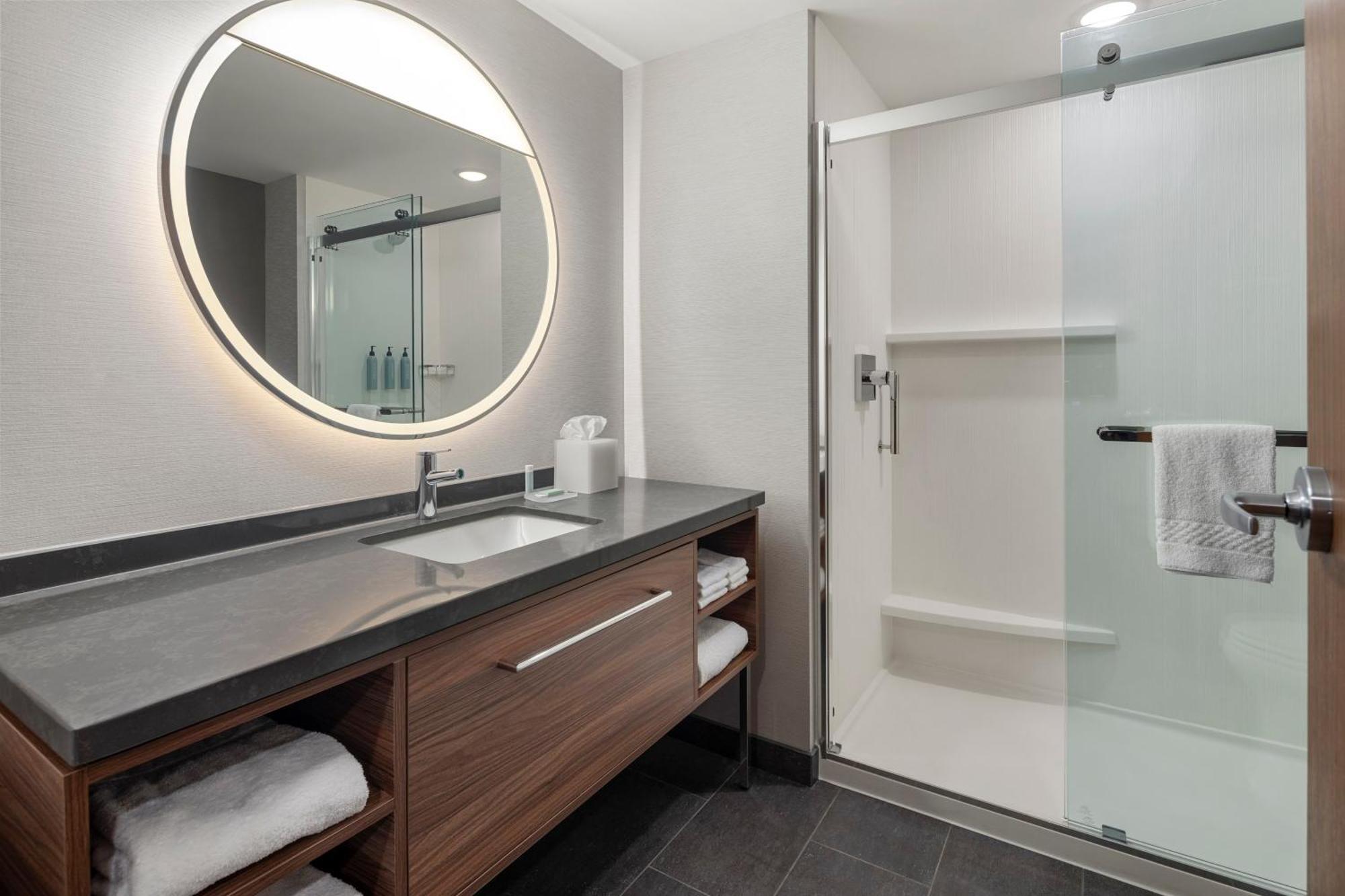 Courtyard By Marriott เบ็ทเทนดอร์ฟ ภายนอก รูปภาพ
