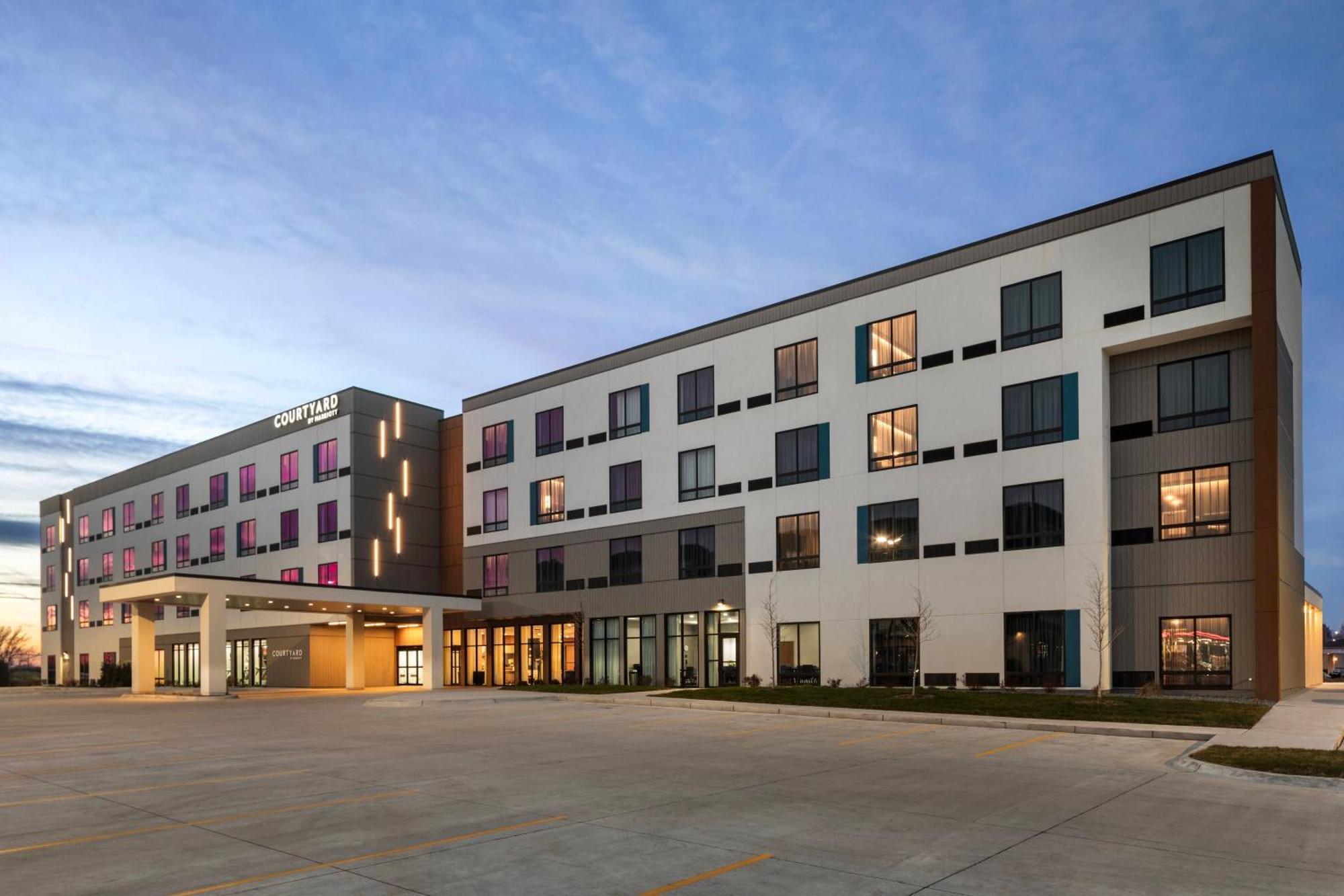 Courtyard By Marriott เบ็ทเทนดอร์ฟ ภายนอก รูปภาพ