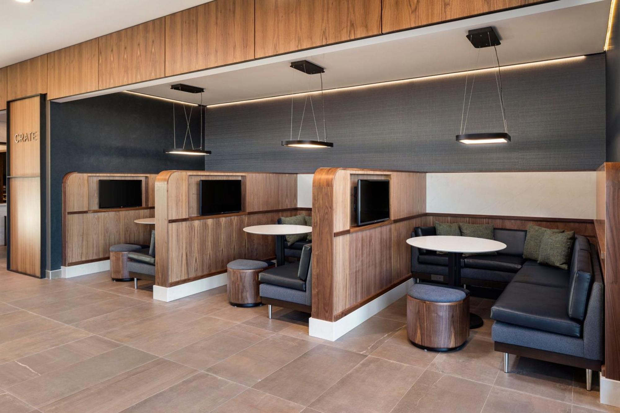 Courtyard By Marriott เบ็ทเทนดอร์ฟ ภายนอก รูปภาพ