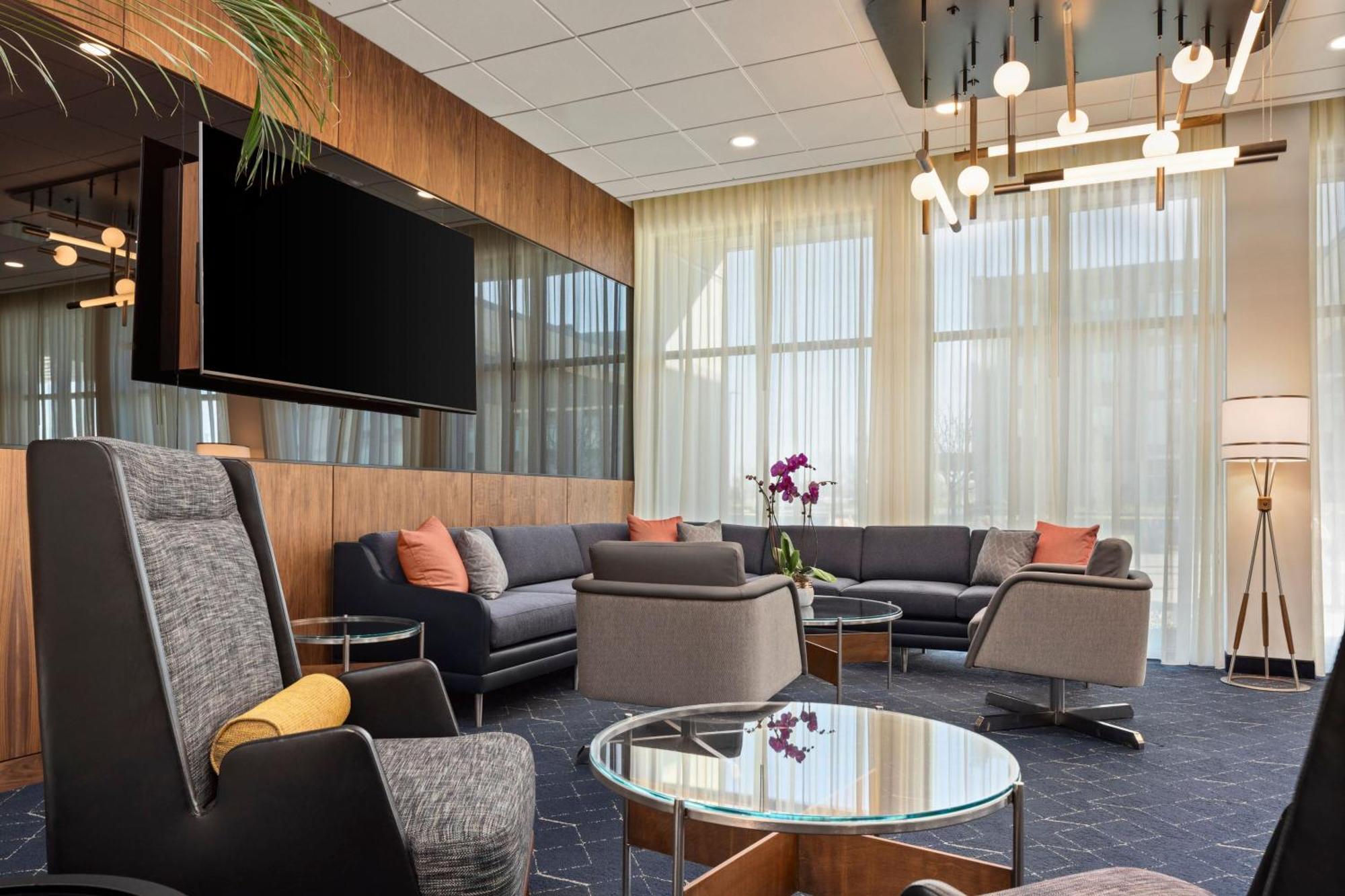 Courtyard By Marriott เบ็ทเทนดอร์ฟ ภายนอก รูปภาพ