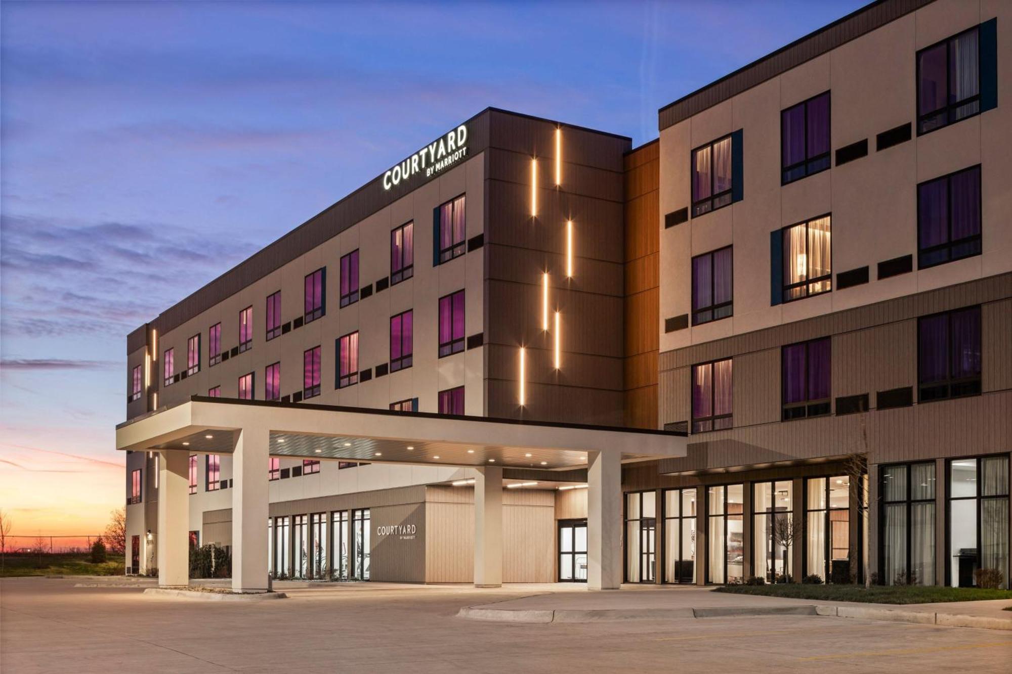 Courtyard By Marriott เบ็ทเทนดอร์ฟ ภายนอก รูปภาพ